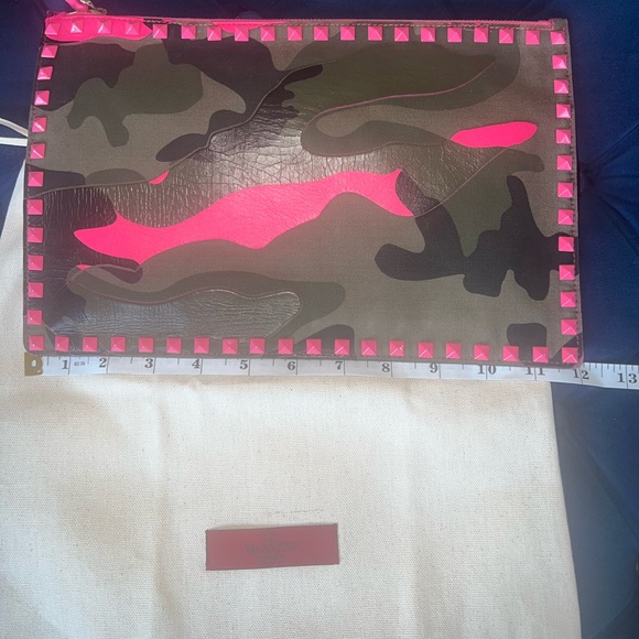 Authentic Valentino Camo clutch - Picture 7 of 14